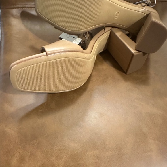 Women’s Shelly Heels-A New Day-Tan - Picture 7 of 7
